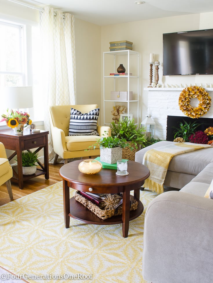 Beautiful Transitional Living Room | Crisp Linen by Sherwin Williams 