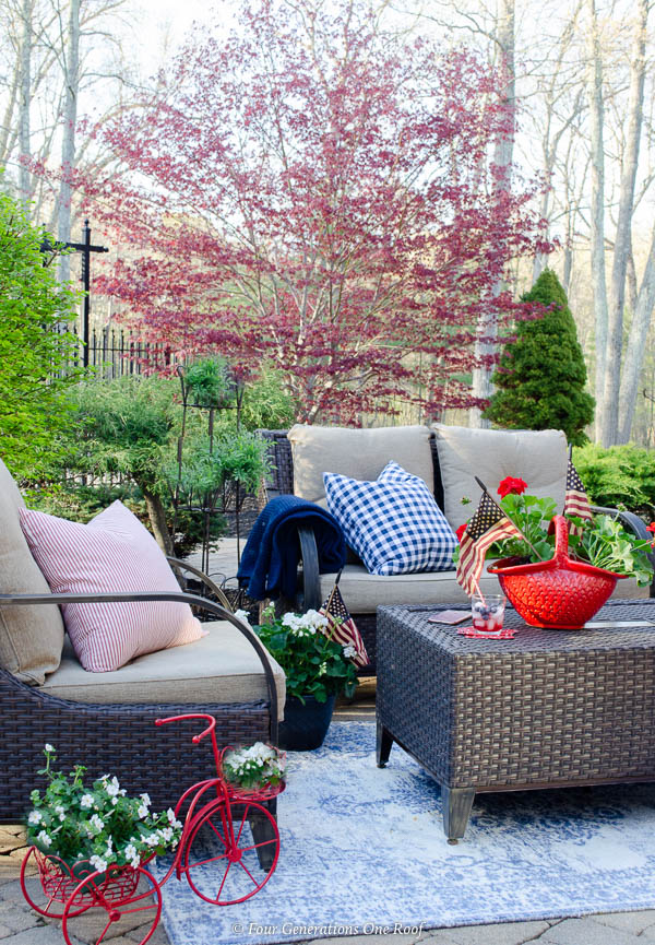 Classy Patriotic Decor Ideas on our Patio - Four ... (600 x 865 Pixel)