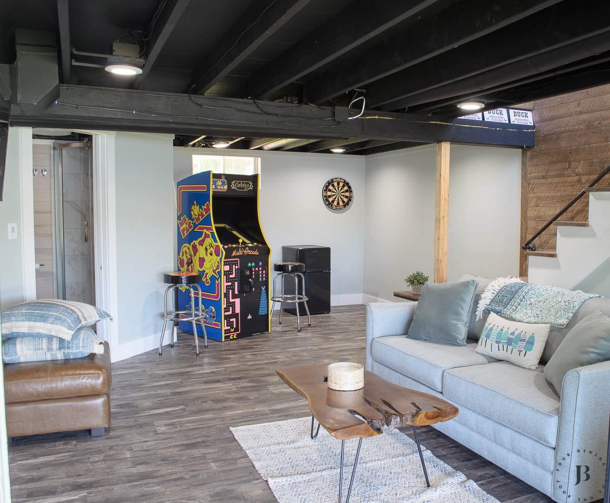 best lake house Airbnb vacation rental in New Hampshire with mini game room