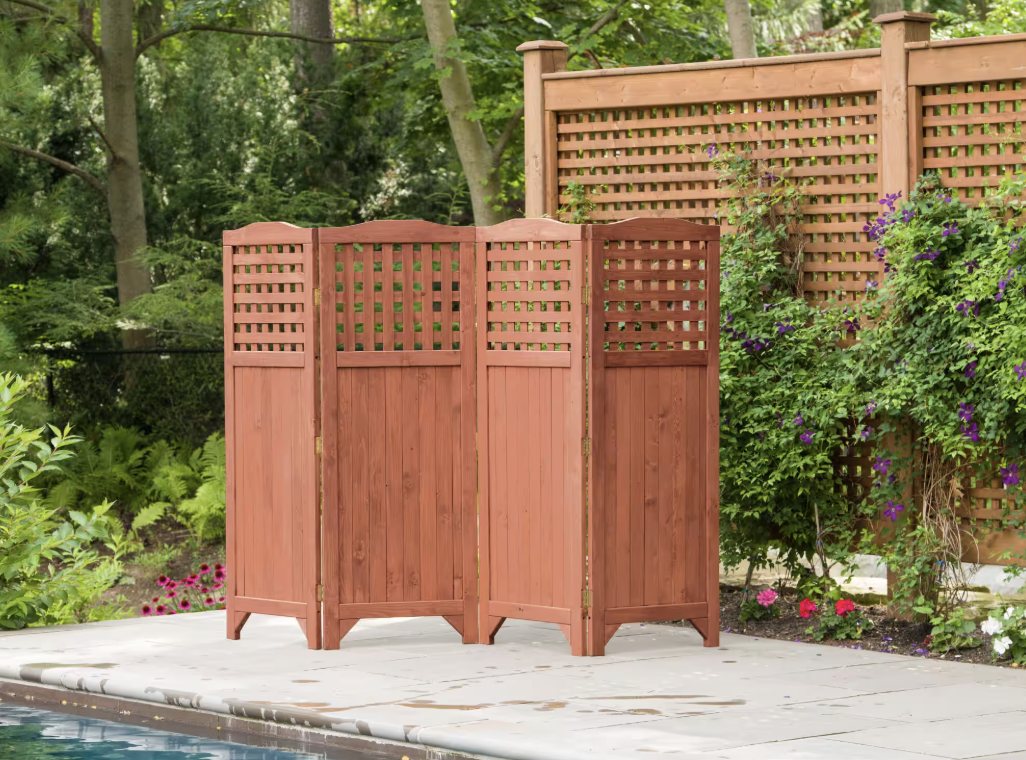 portable lattice privacy screen on patio